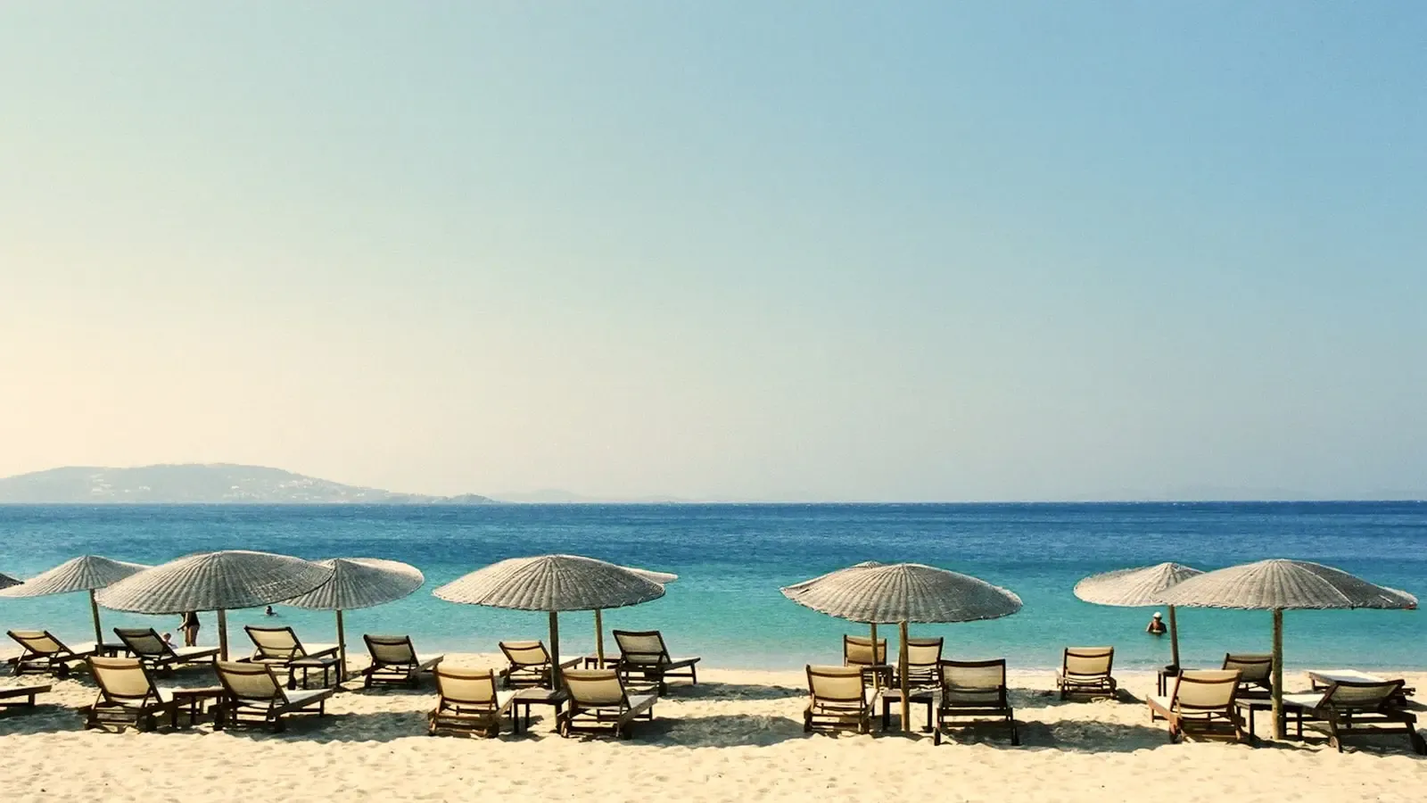 What Are the UV Risks in Santorini During Early May?