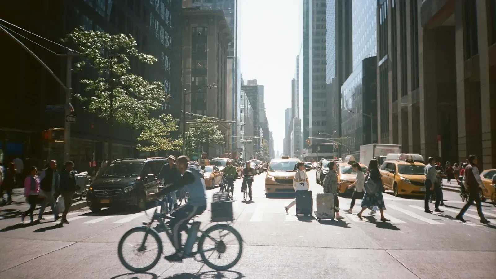 How do professional urban trials riders maintain balance on narrow concrete ledges