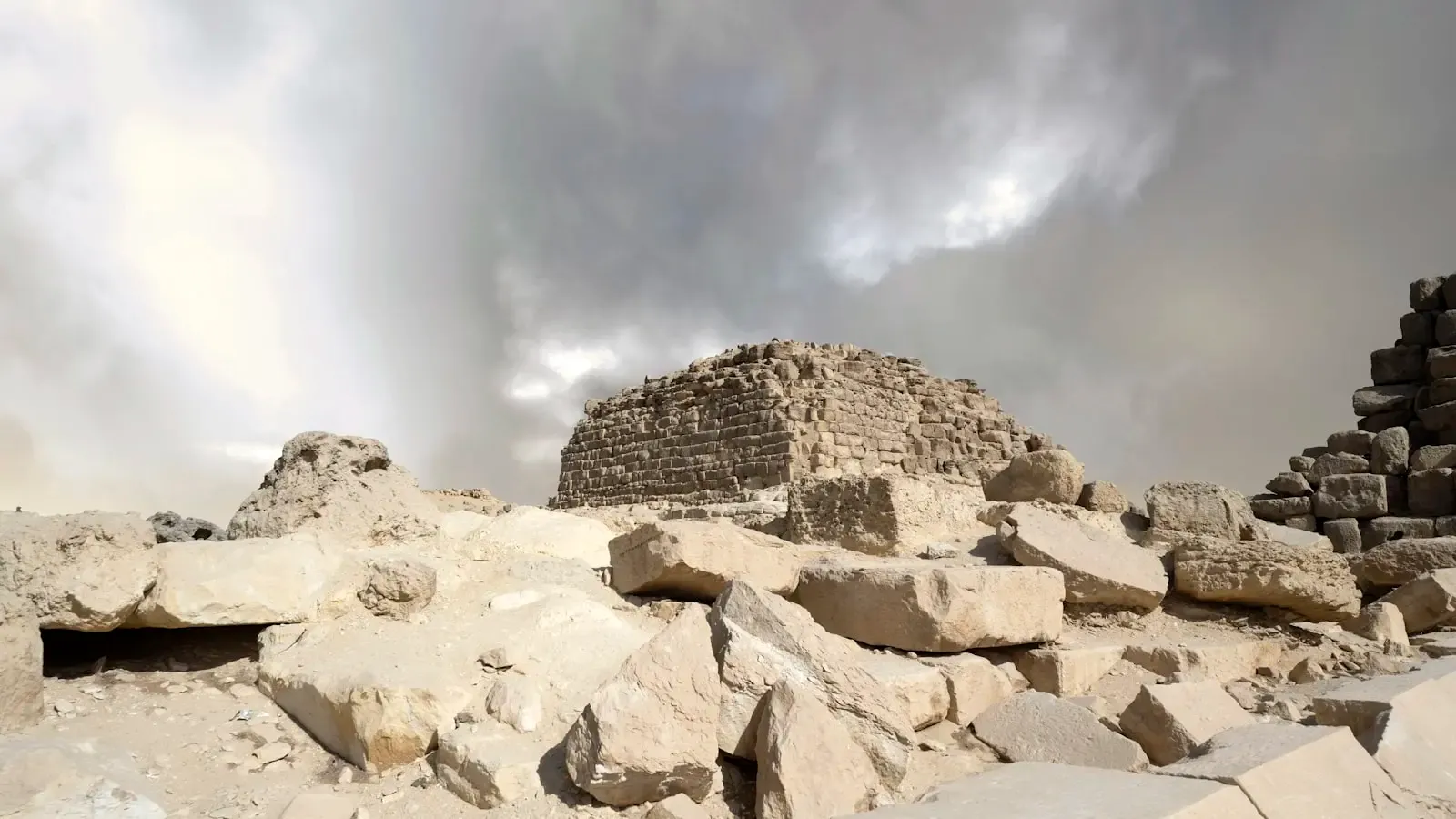 How Should Independent Travelers Navigate The Logistics Of Visiting Iran Today