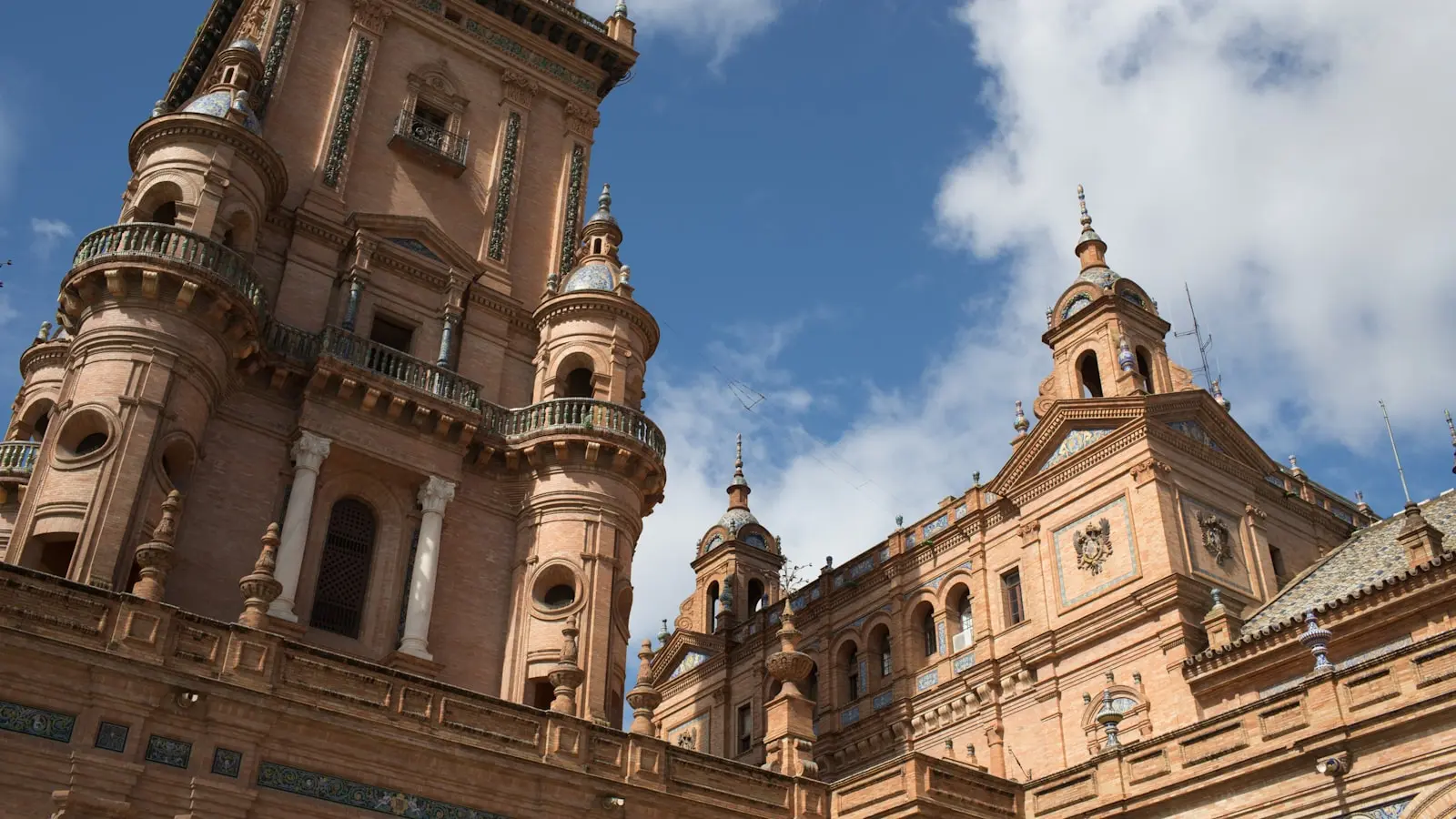 How Can You Plan an Andalucía Trip Without Changing Hotels Every Night?