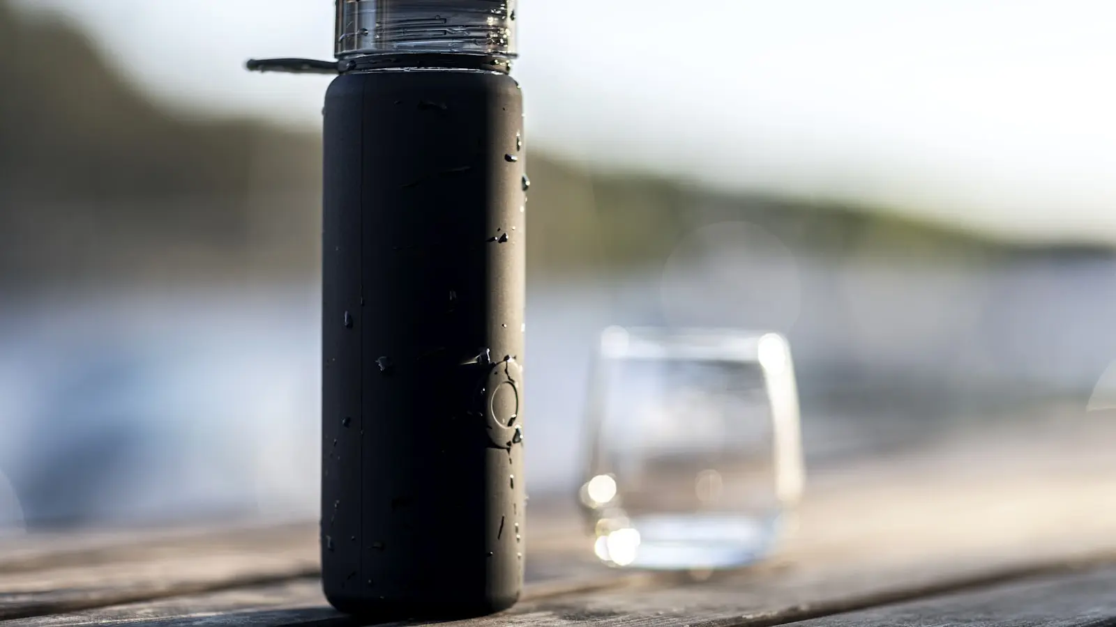 How Can Travelers Avoid Dehydration in Changing Summer Weather?