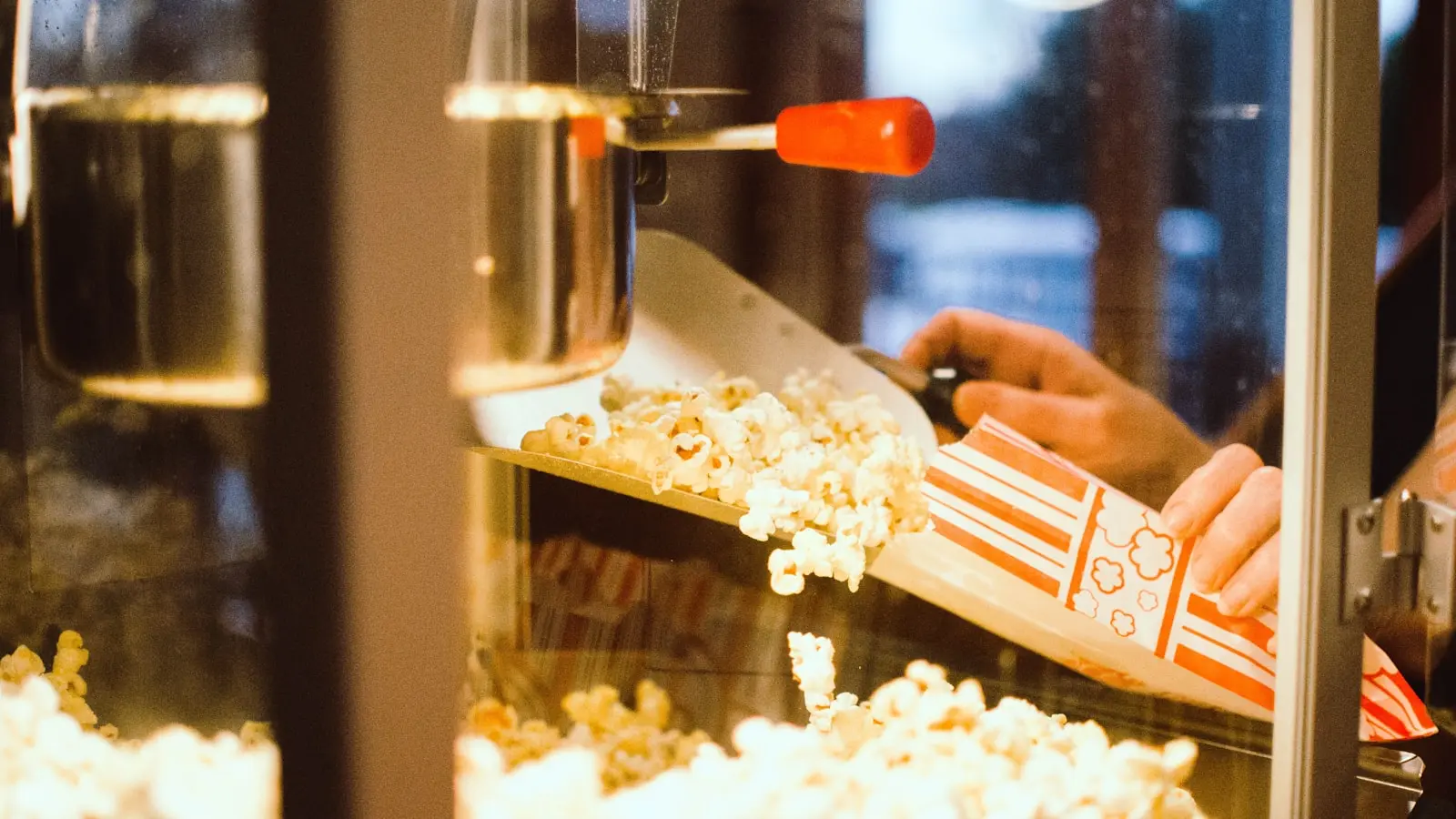 How Can Horror Fans Avoid Trailer Spoilers?