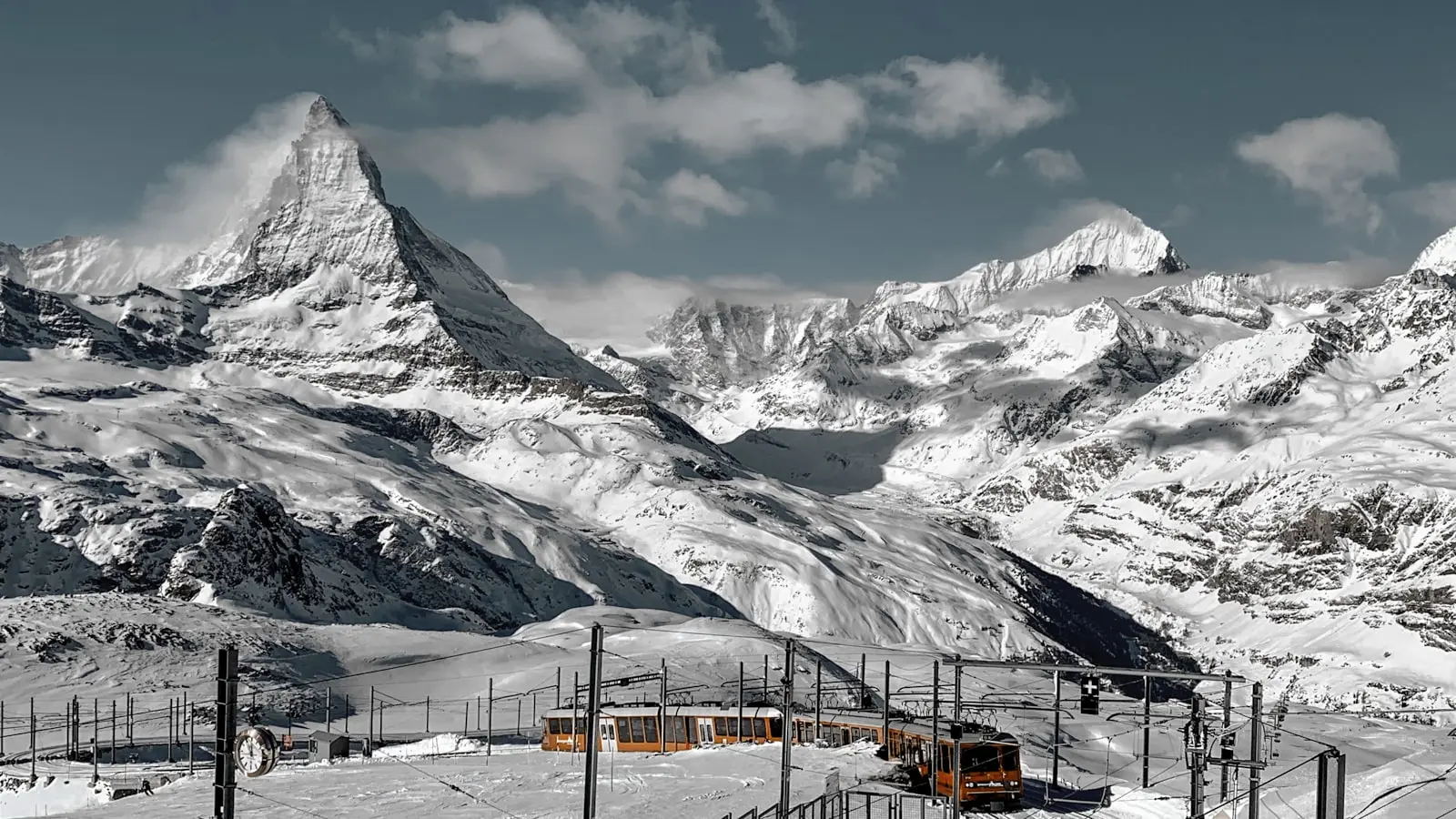 How Can Travelers Avoid Altitude Sickness at Jungfraujoch?