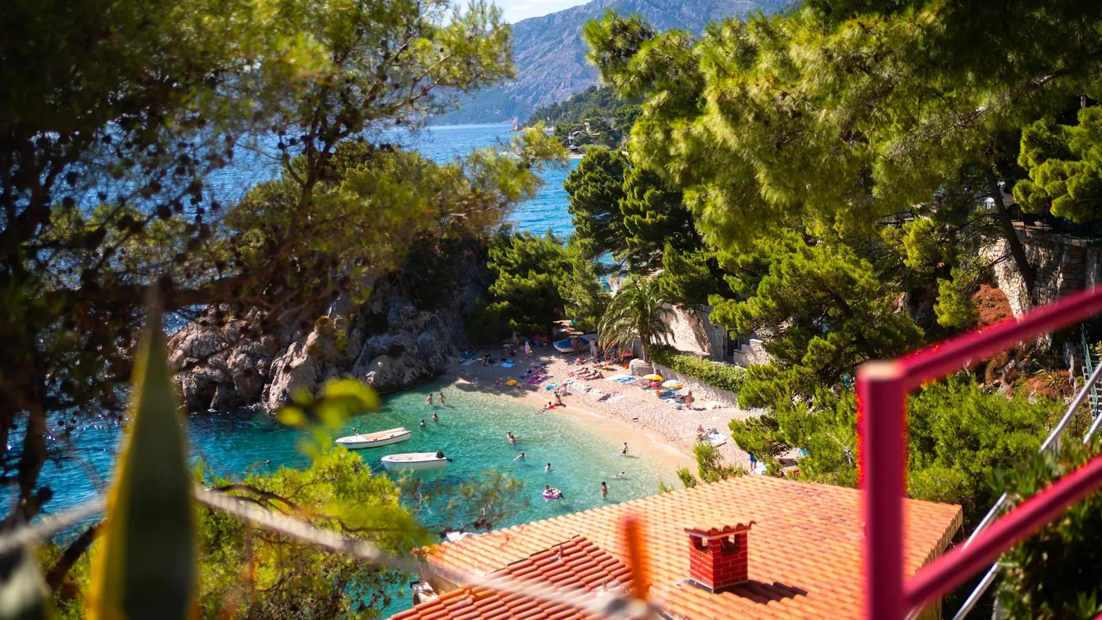 How Can Travelers Avoid Sunburn During Long Beach Days in Hvar?