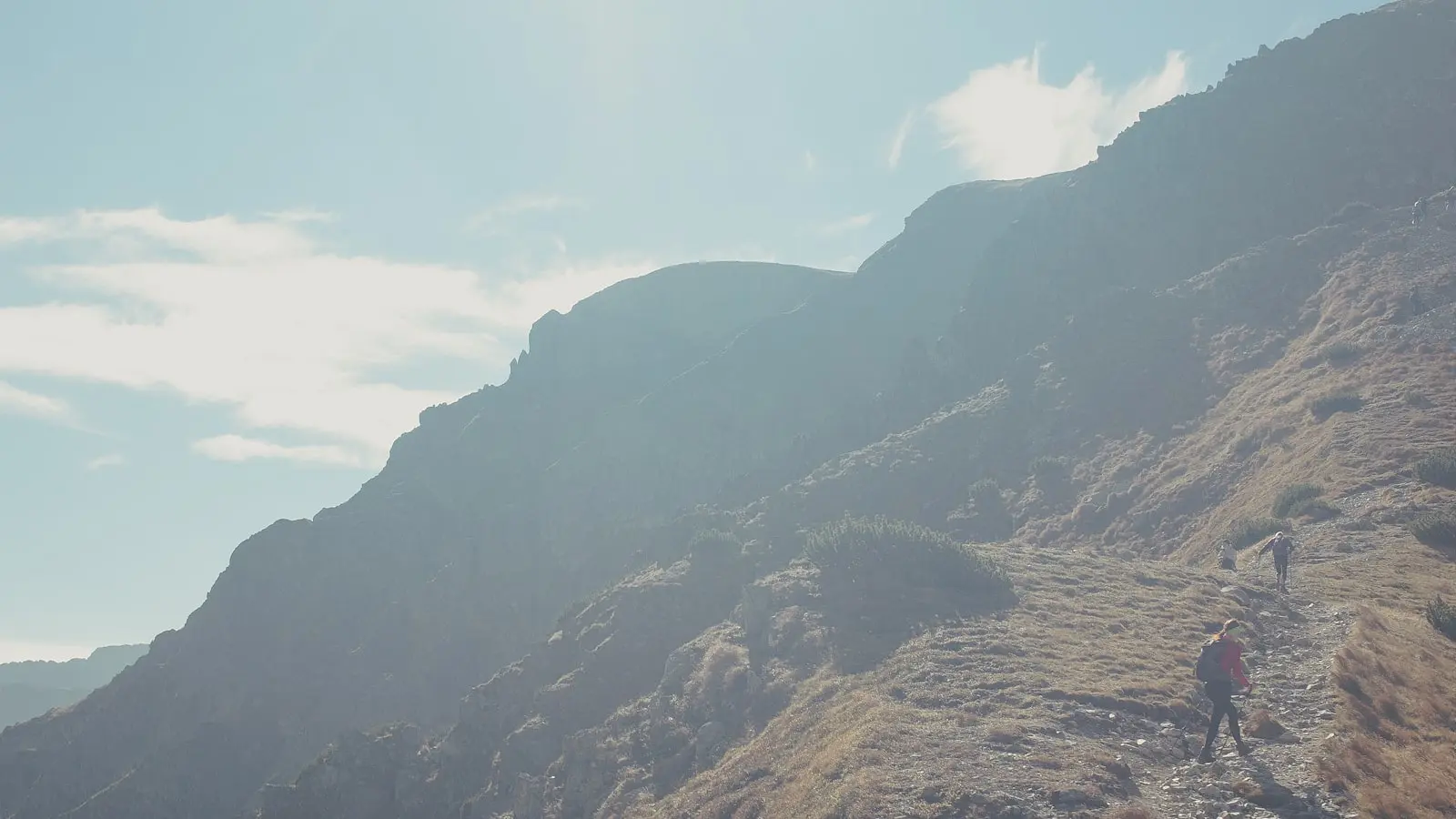 How Should Beginners Structure Hill Training for Hiking?