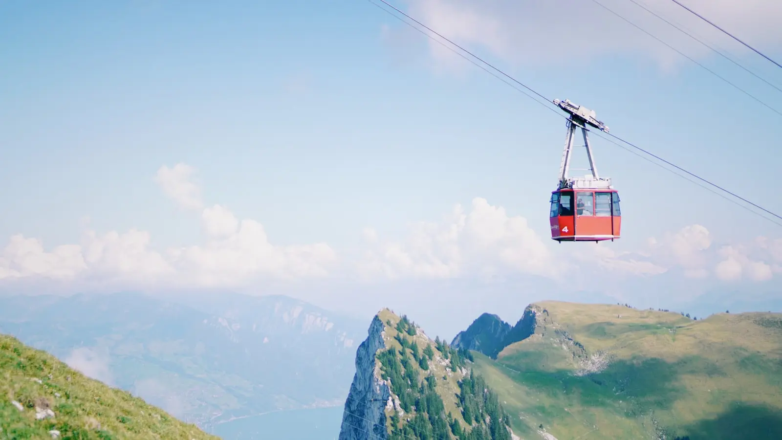 What are the best day trips from city centers to alpine peaks by cable car?