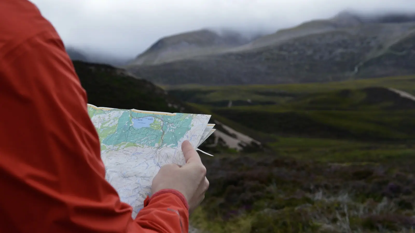 Which GPS hiking app works best in the Dolomites with no signal?