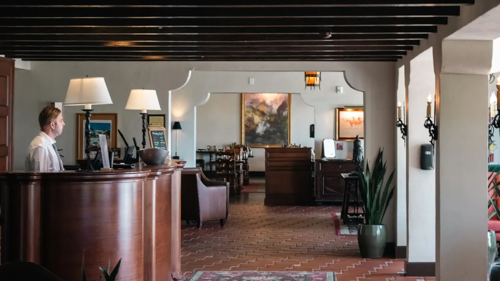 What Are the Best Hacks for Managing Early Hotel Checkout Times?