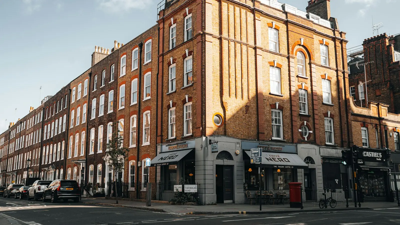 What Are the Best London Neighborhoods for Repeat Business Visitors?