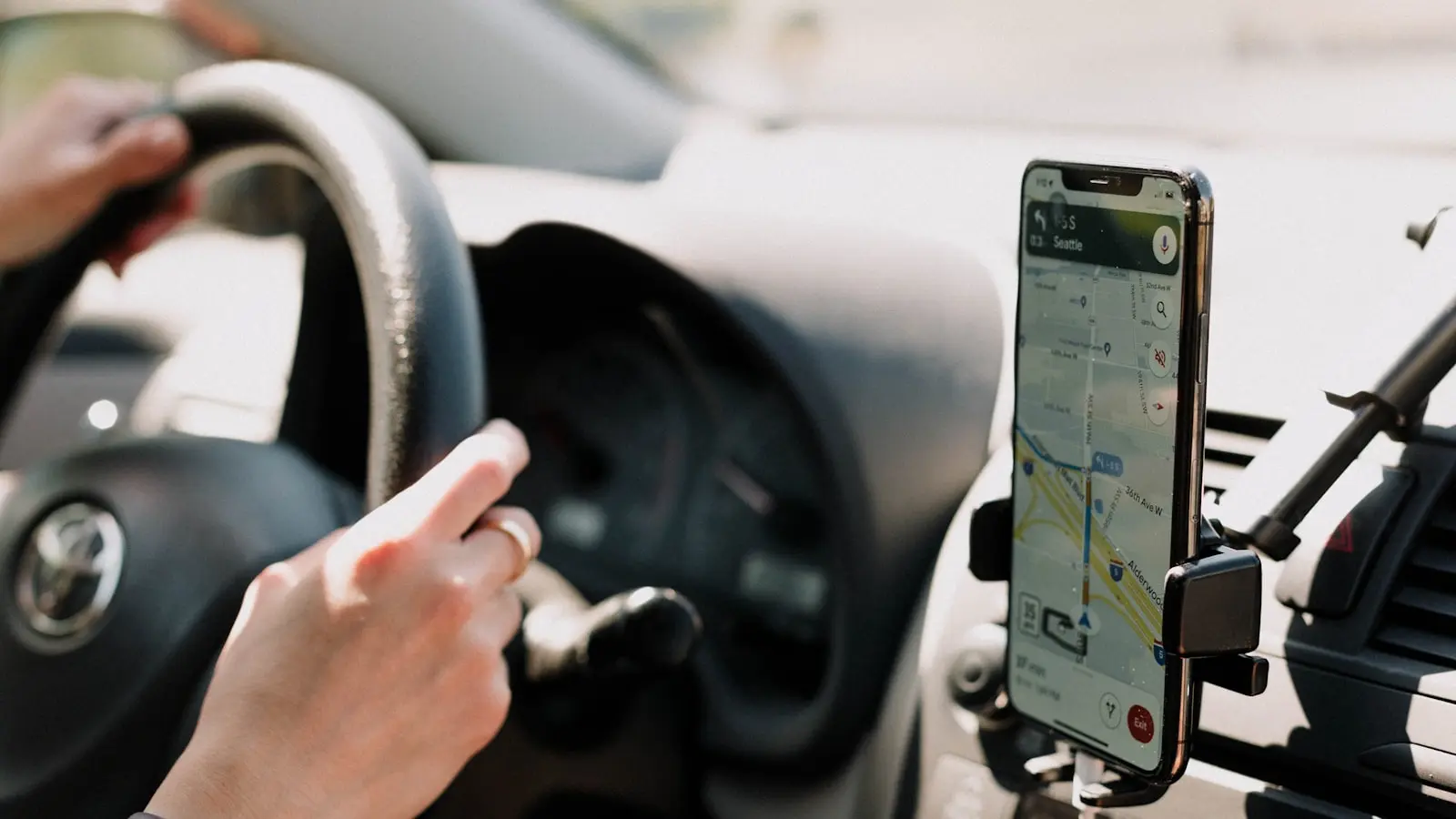 Which Offline Map Setup Works Best for Driving Around Hvar?