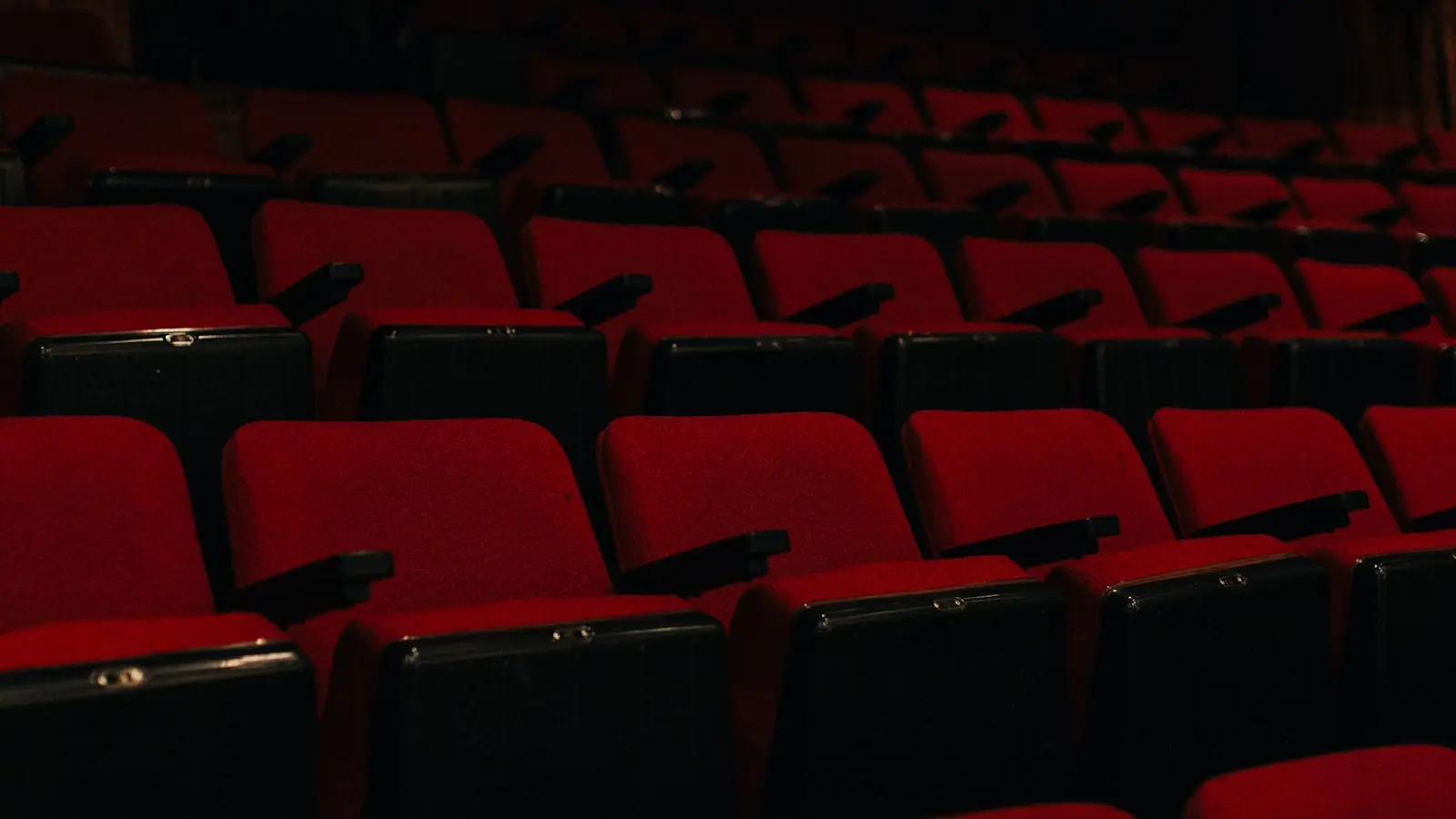 Can Watching Ambiguous Movies Reduce Anxiety Symptoms?