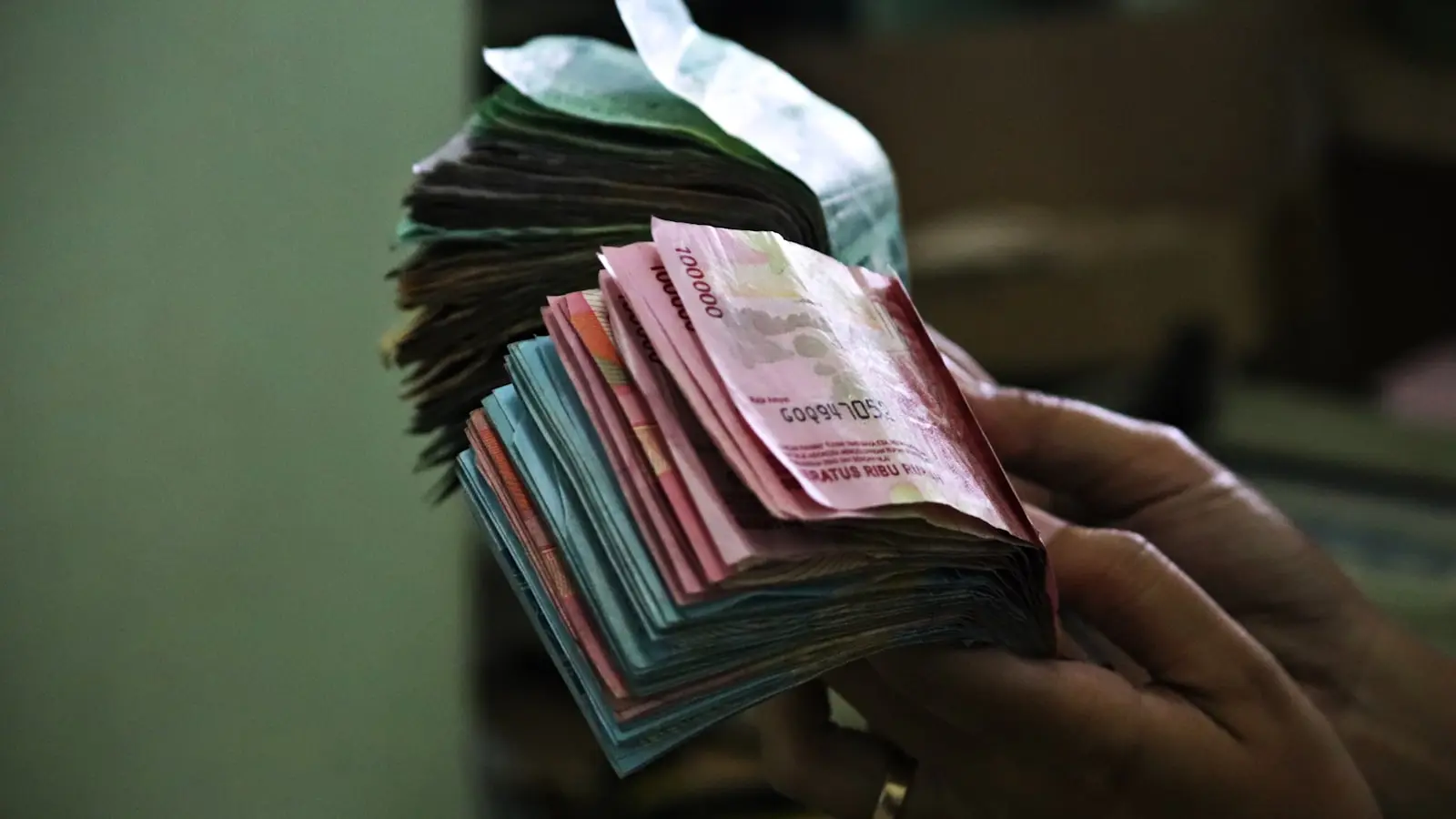 Can the Cash Envelope System Survive a Cashless Society?