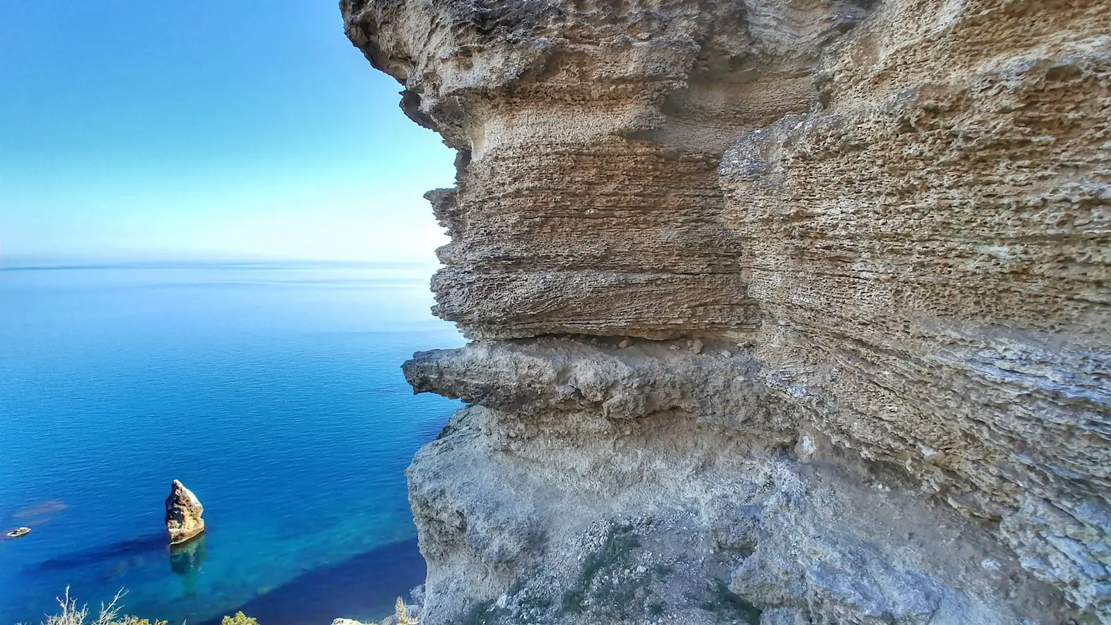 What Makes Cliff Diving Injuries Different From Pool Diving Injuries?
