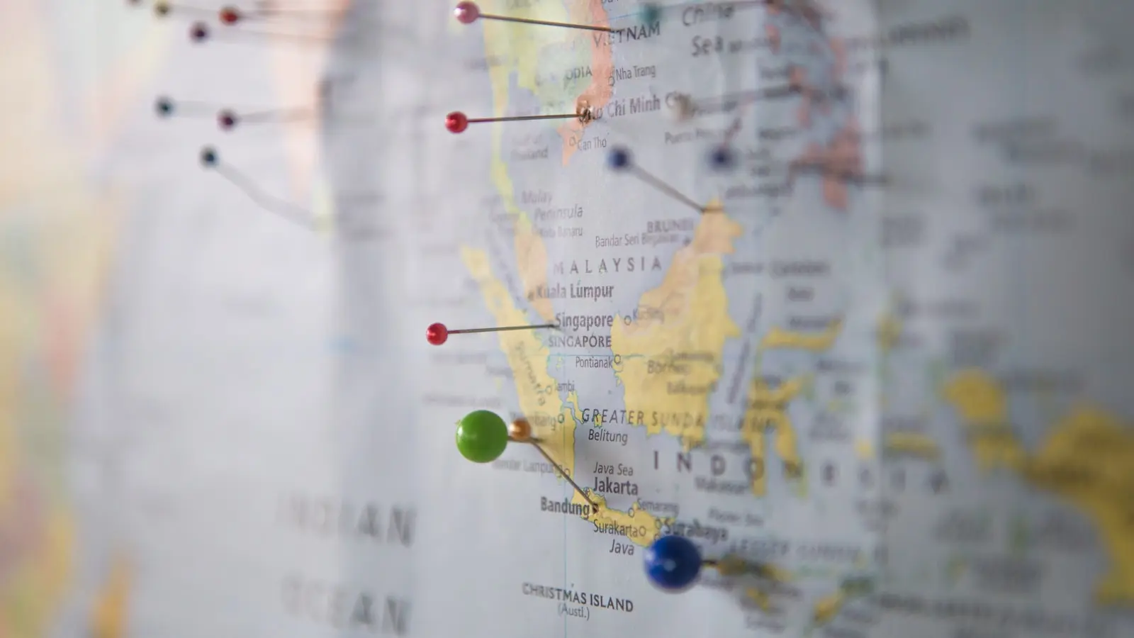 How can you plan a cost-effective 10-day Myanmar itinerary?