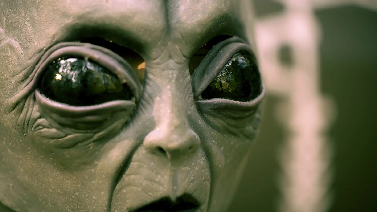 How Does Disclosure Day's Alien Design Compare to Arrival and Close Encounters?
