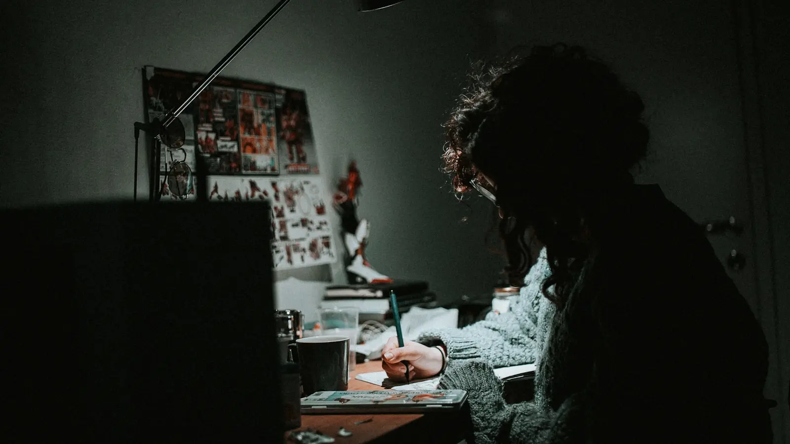 What are the early warning signs of burnout for creative professionals?