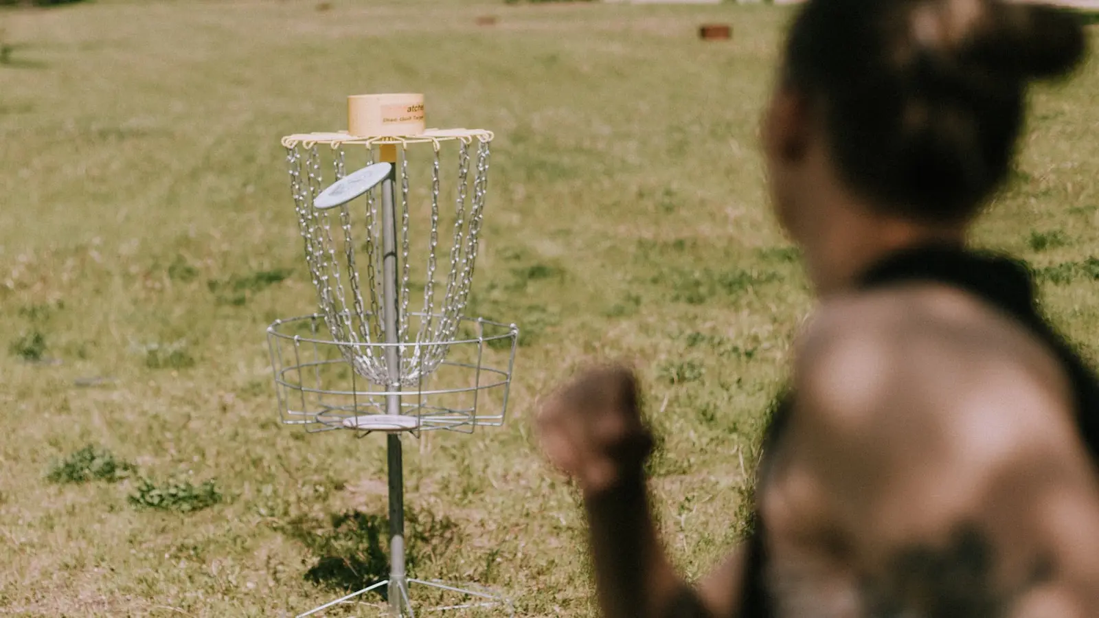 How Can Disc Golfers Build Elbow-Safe Distance Throwing Form?