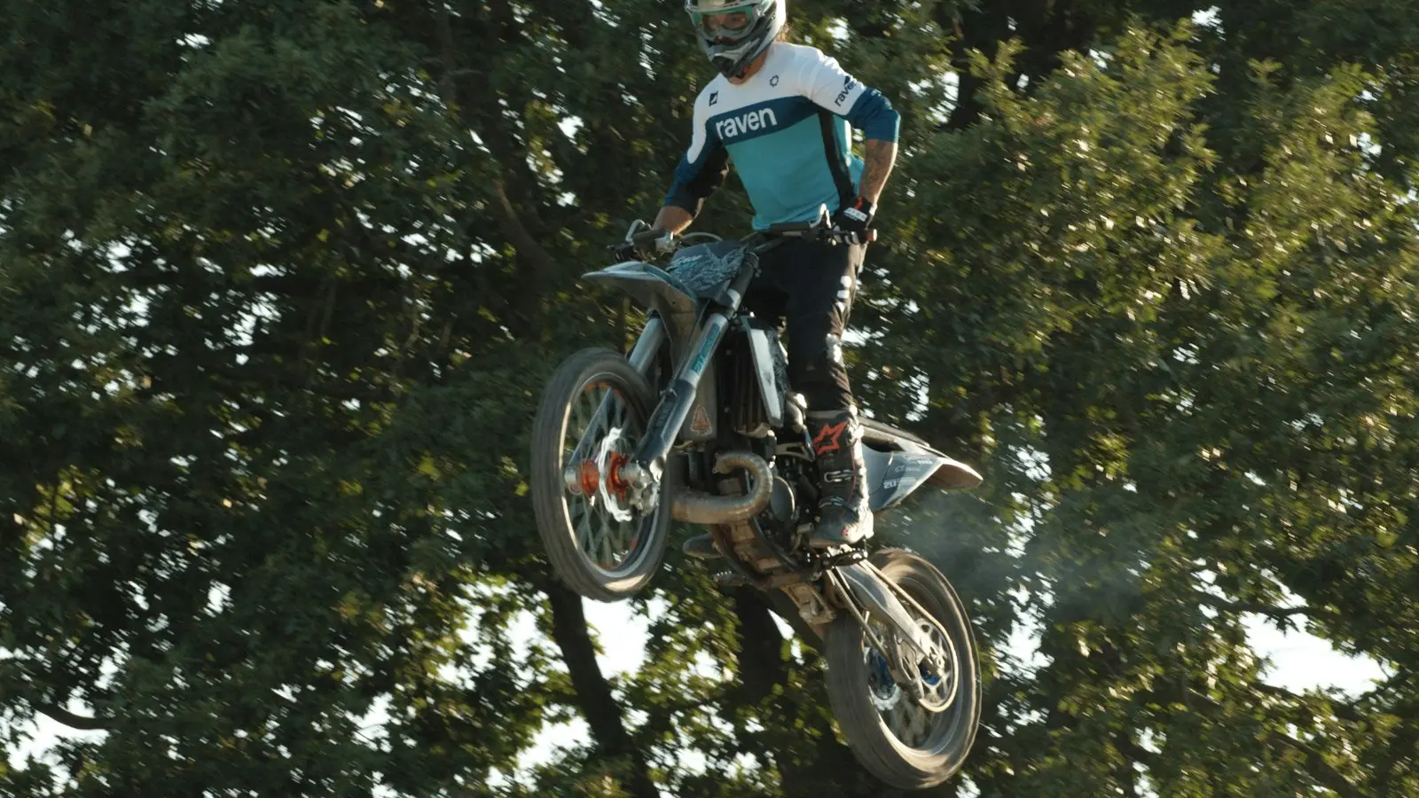 How Do Endurance Riders Train for Multi-Day Motorcycle Trips?