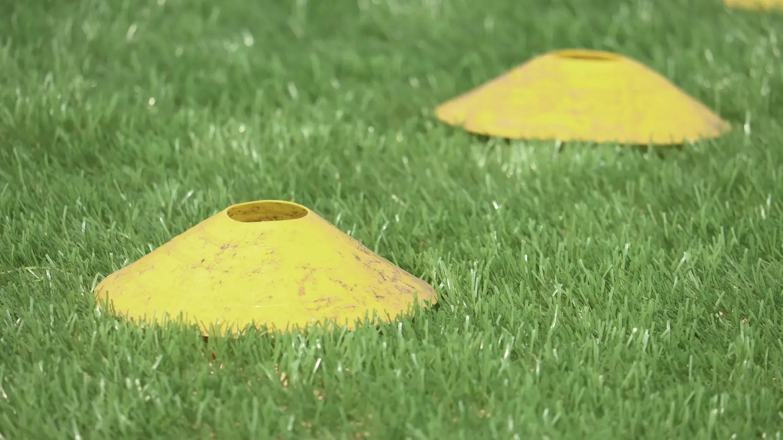 Which Football Decision Drills Improve Decision-Making Under Pressure?