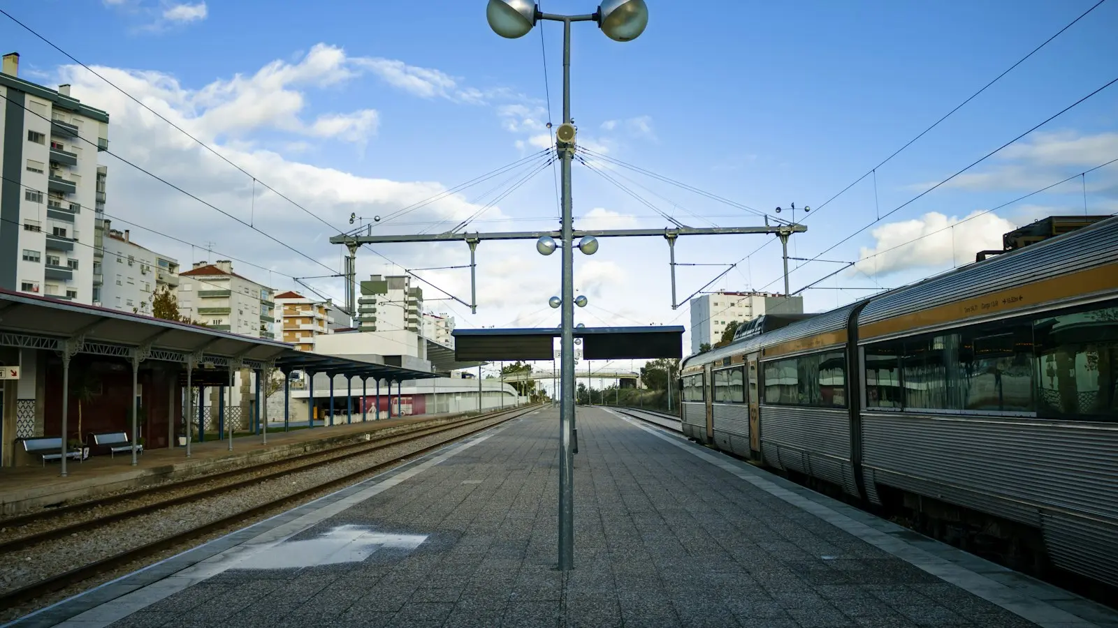How Can Beginners Plan French Riviera Day Trips by Public Transit?