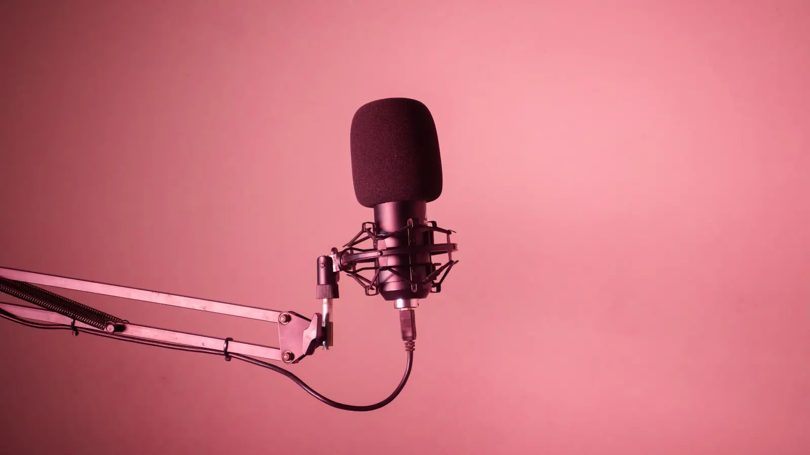 How Do Game Actors Build a Villain Voice for Gameplay?