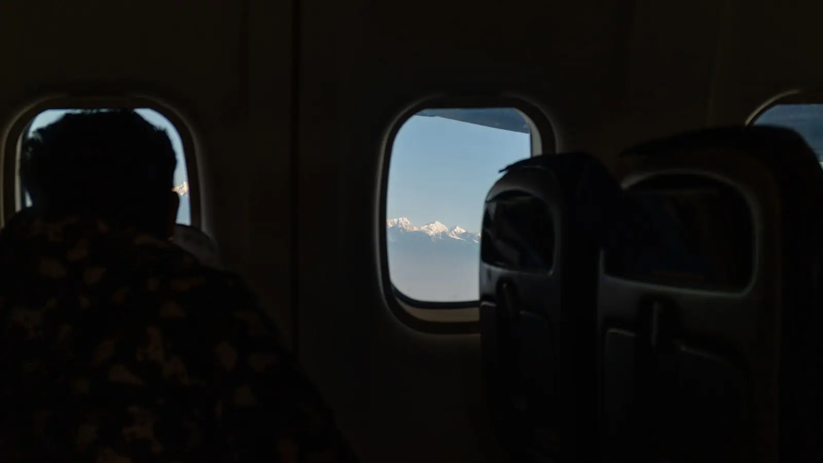 How Does Fasting and Light Avoidance Prevent Eastbound Jet Lag