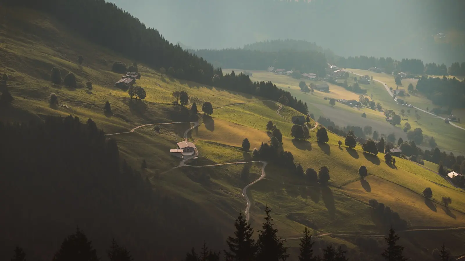 How can you capture stunning green landscapes on a smartphone?