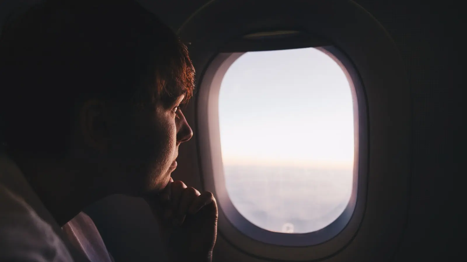 How Can You Minimize Eastbound Jet Lag Symptoms During Transatlantic Travel