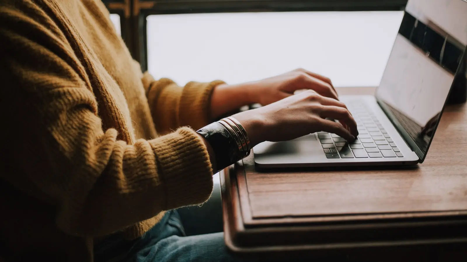 How to protect your privacy when using public airport Wi-Fi?