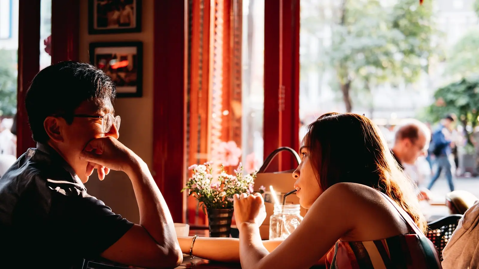 How do you spot financial red flags on a first date?