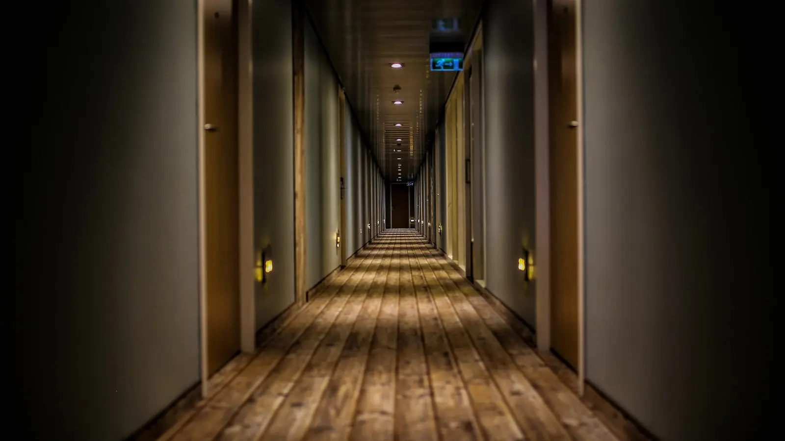 How Can Travelers Improve Hotel Room Door Security?