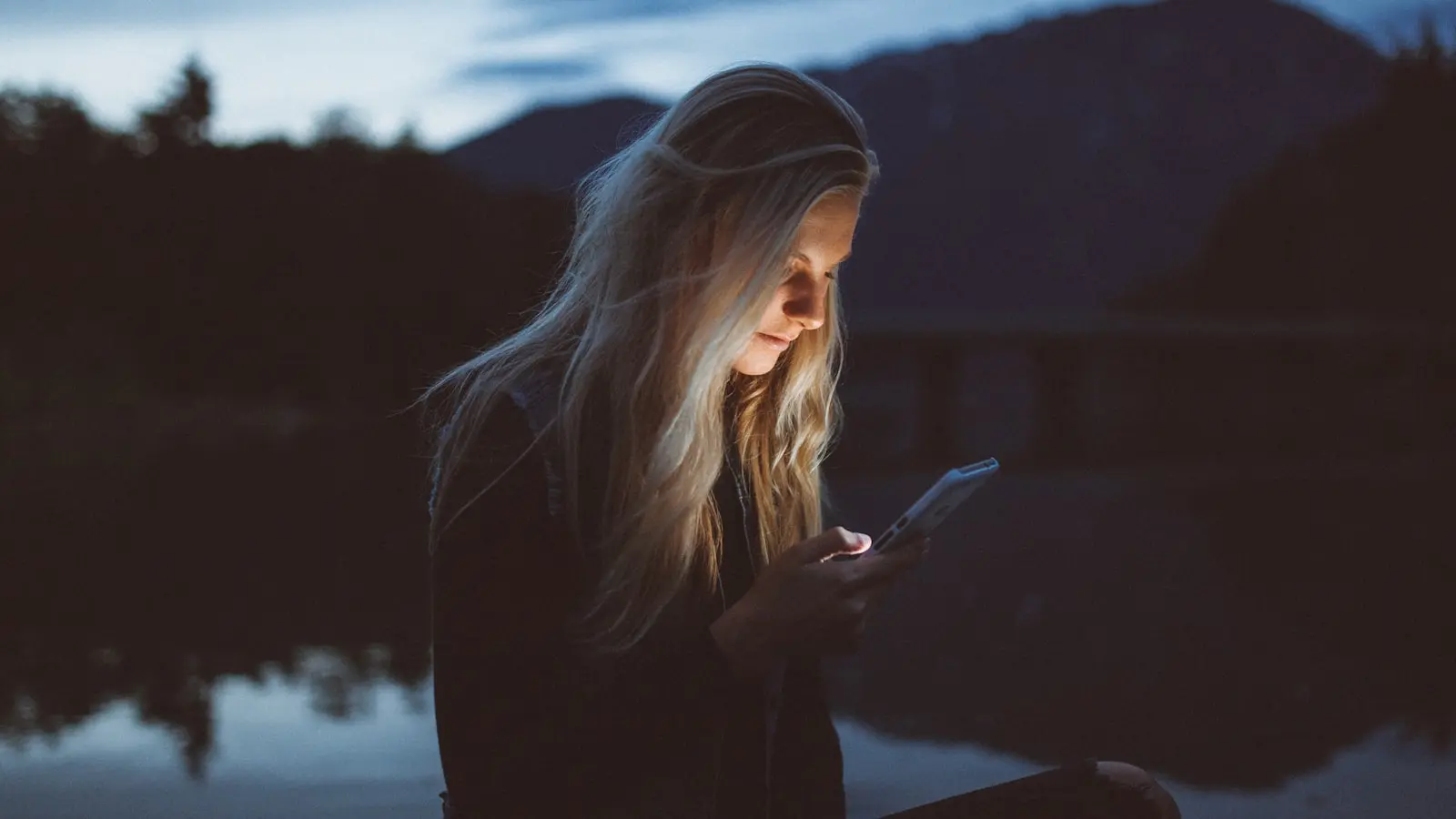 Does Late Night Screen Use Make Sleep Recovery Worse?