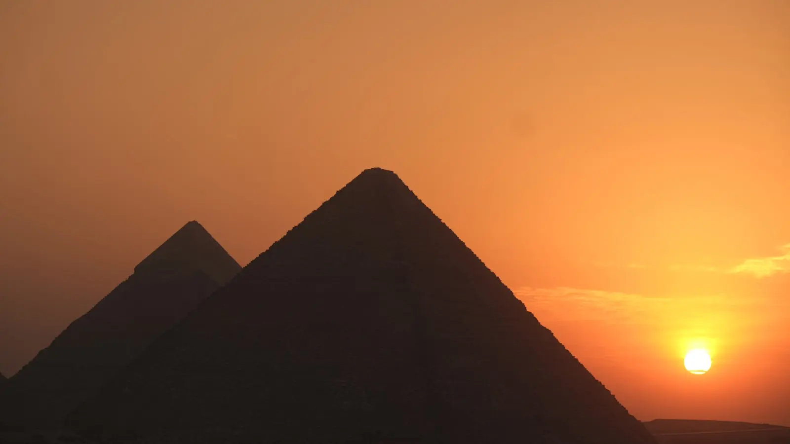 Is a Layover Visit to Giza Safe During 40°C Heat?