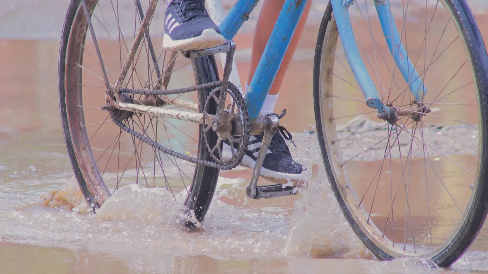 How do you navigate slippery cobblestone streets on a bicycle without crashing