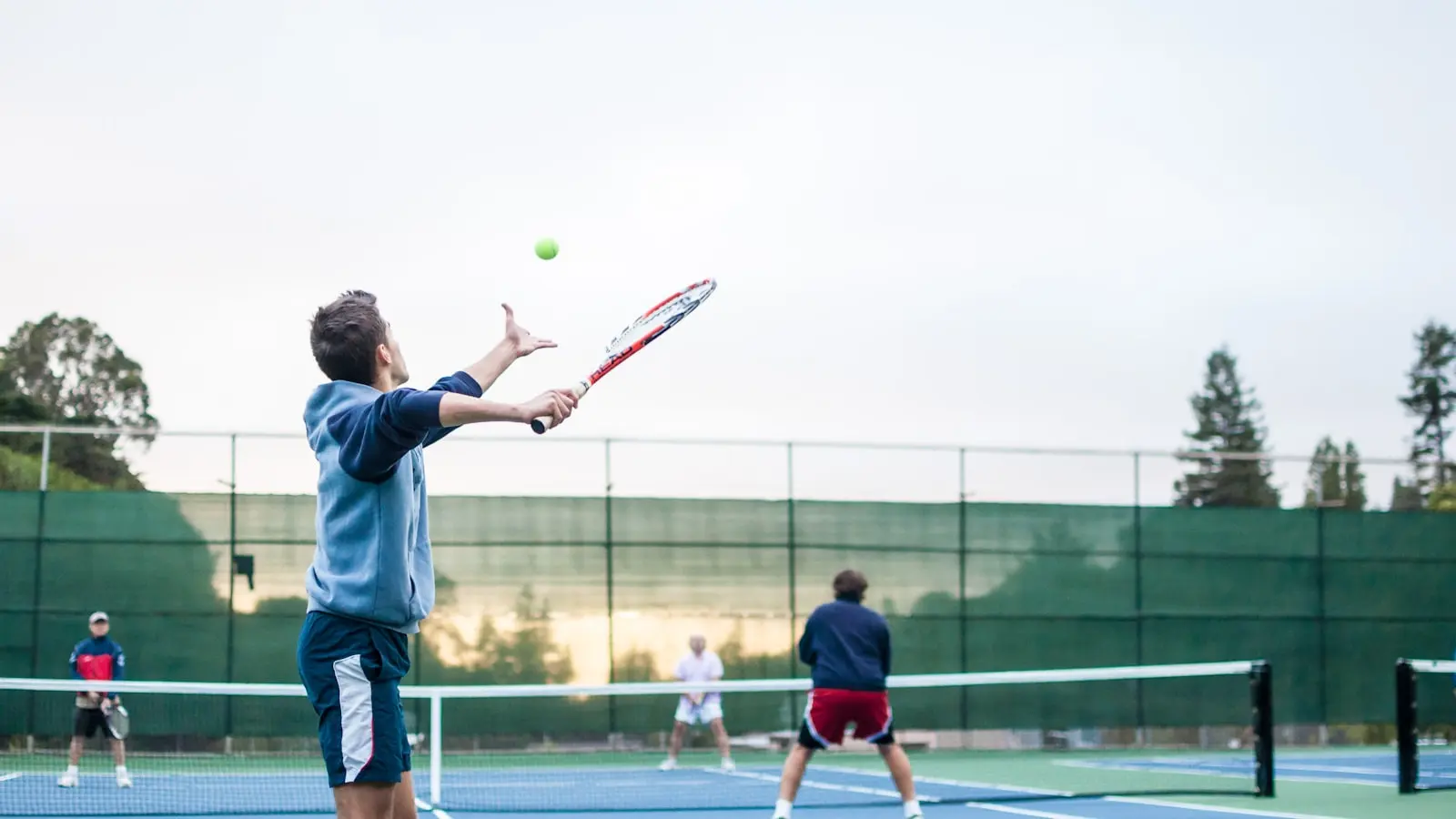 How Do Tennis Players Decide Between One-Handed and Two-Handed Backhands?