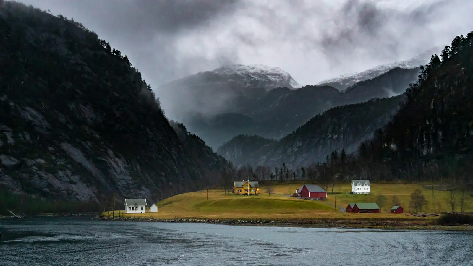 How Many Days Do You Need for Oslo and Ålesund?
