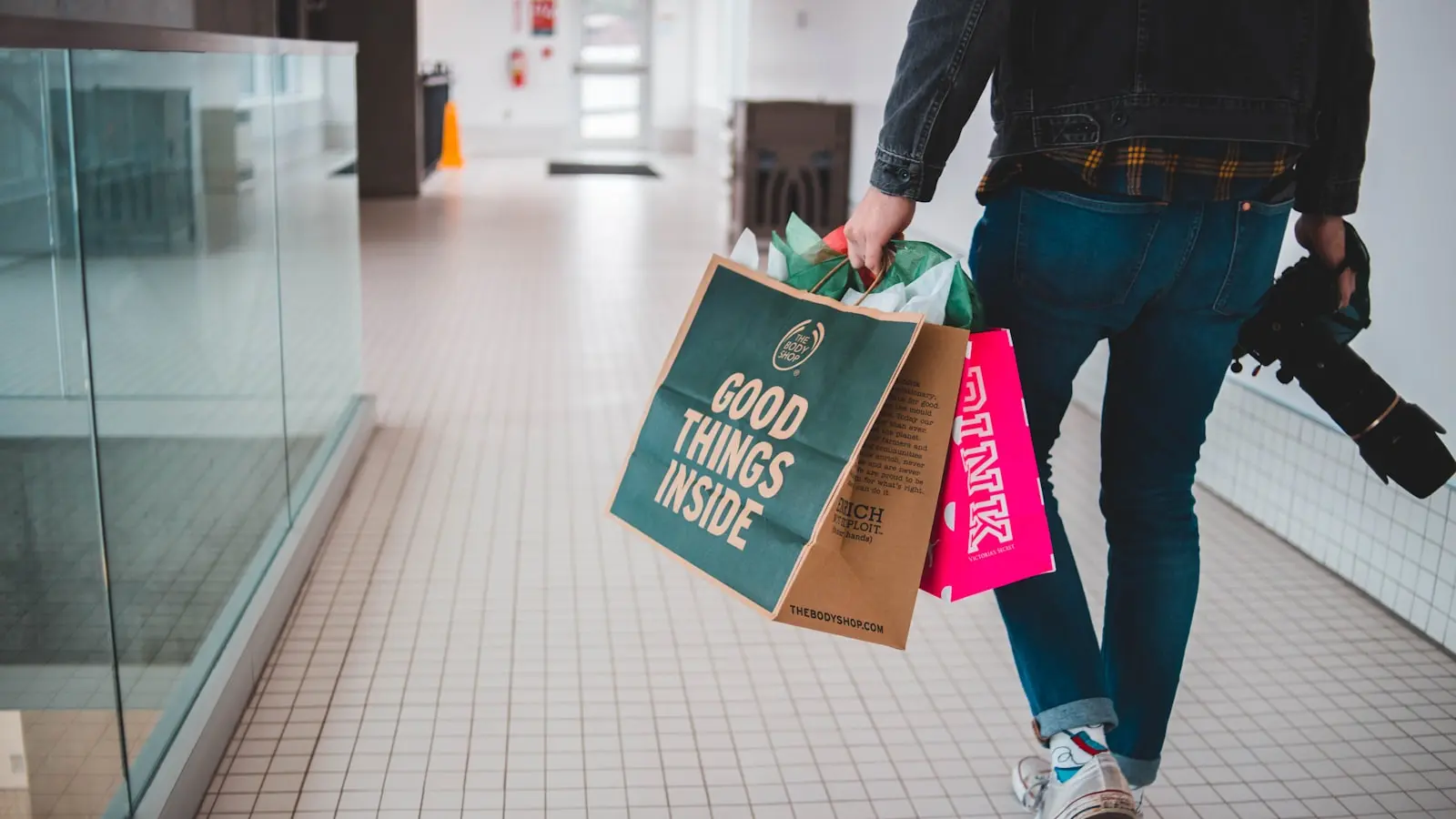 What are the first steps to recover from a shopping addiction?