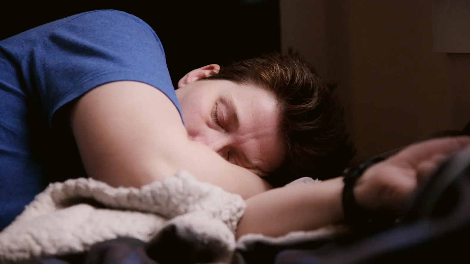 How does sudden temperature drop affect sleep quality?