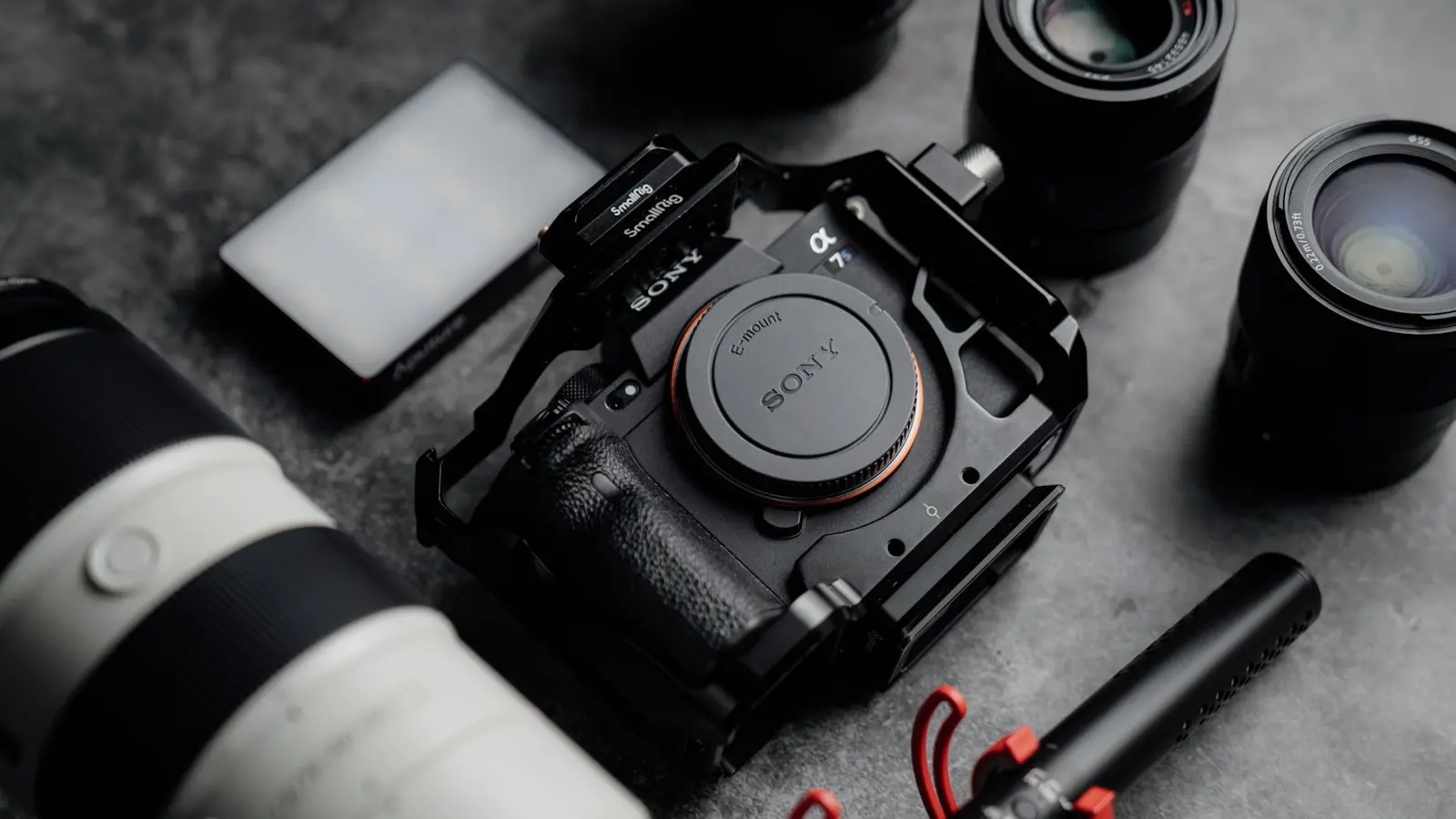 Which Travel Photo Backup Setup Works Without a Laptop?