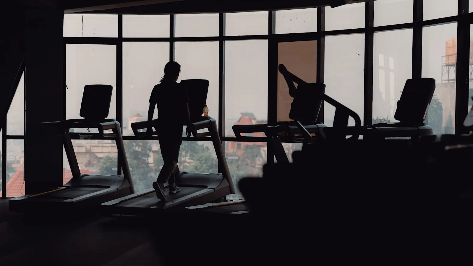 Is treadmill or outdoor running better for fitness and health?