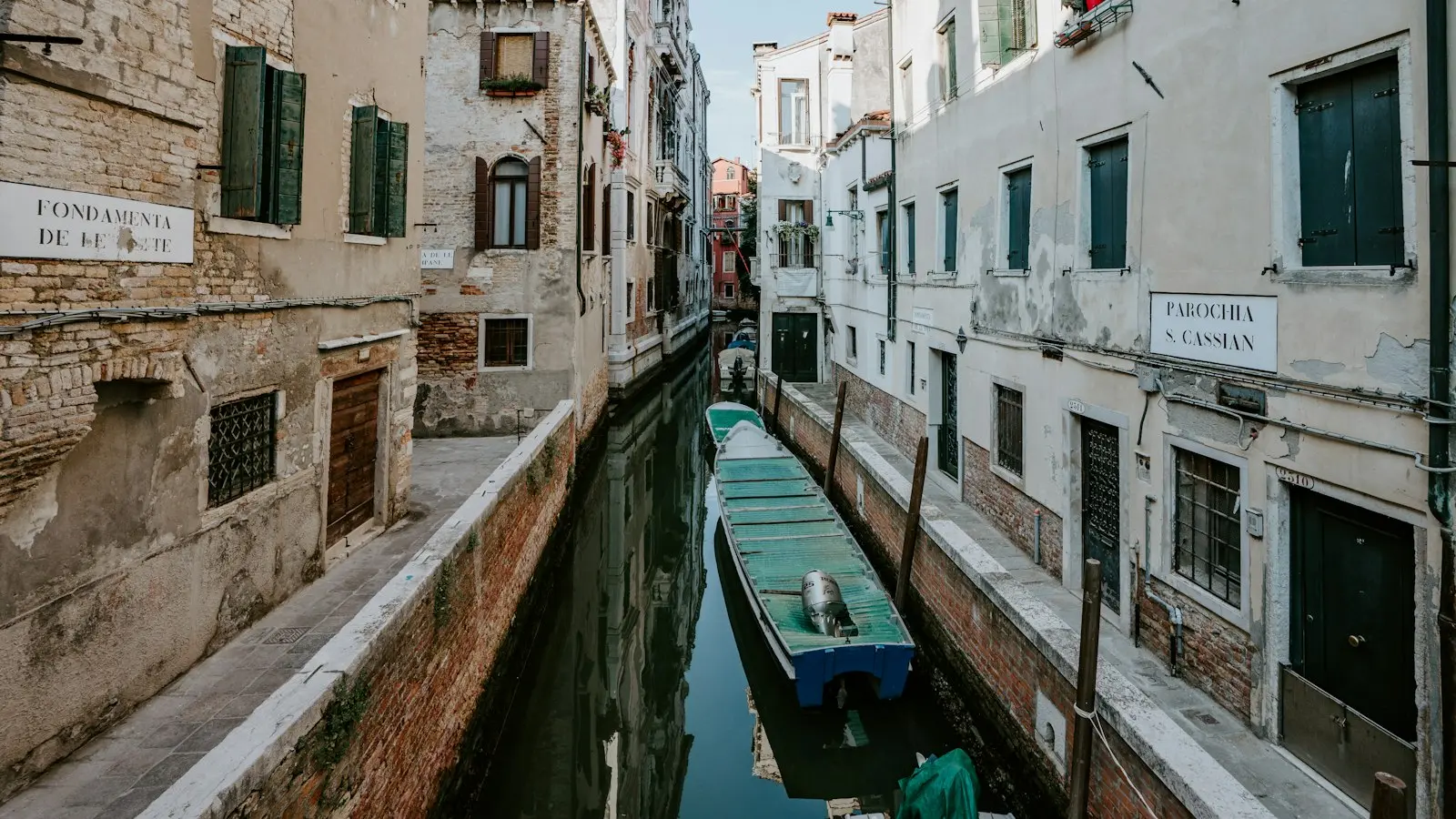 Why Does a Coastal City Feel Calm and Chaotic at Once?