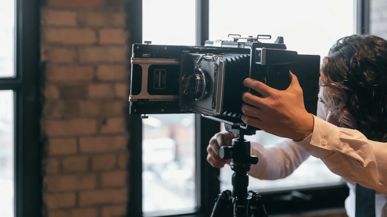 Why Modern Filmmakers Are Abandoning Chekhovs Gun to Manipulate Audiences