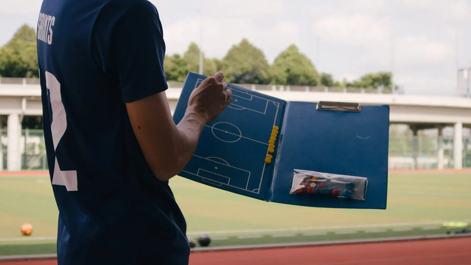 Why Do Some Teams Win by Changing Tactics at Halftime?